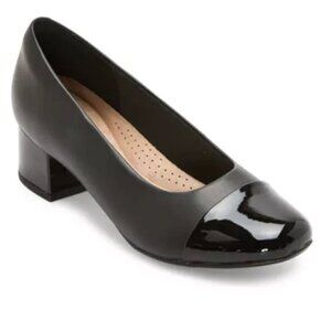 EUC: Clarks Womens Marilyn Sara Flat Heel Pumps - Patent/Flat Black Size 8